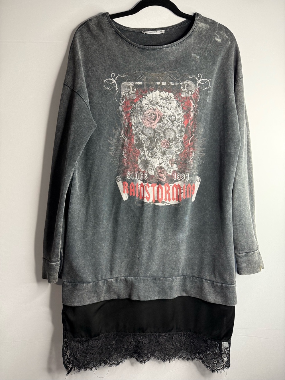 Pull&Bear Oversized Washed Gray Sweatshirt Dress with Graphic & Lace Hem